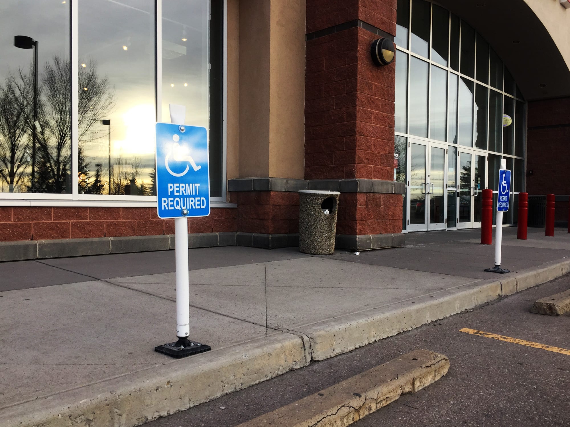 Parking sign handicapped permit required